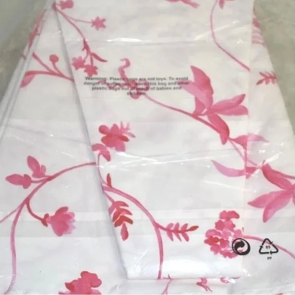 Hill House Rose Botanical tablecloth Round 70” NWT - Picture 5 of 8